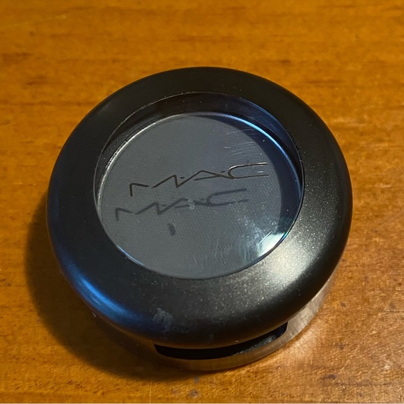 MAC Matte Eye Shadow Greystone - Picture 5 of 16